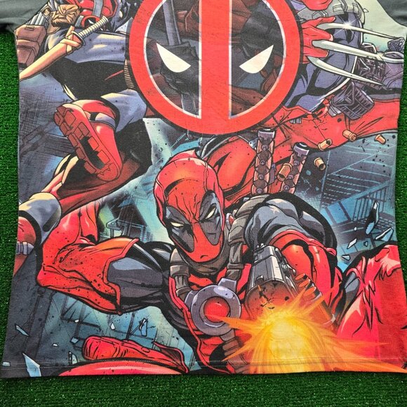 Marvel Deadpool Tshirt Mens Large Red Short Sleeve Graphic Comics All Over Print - Picture 3 of 7